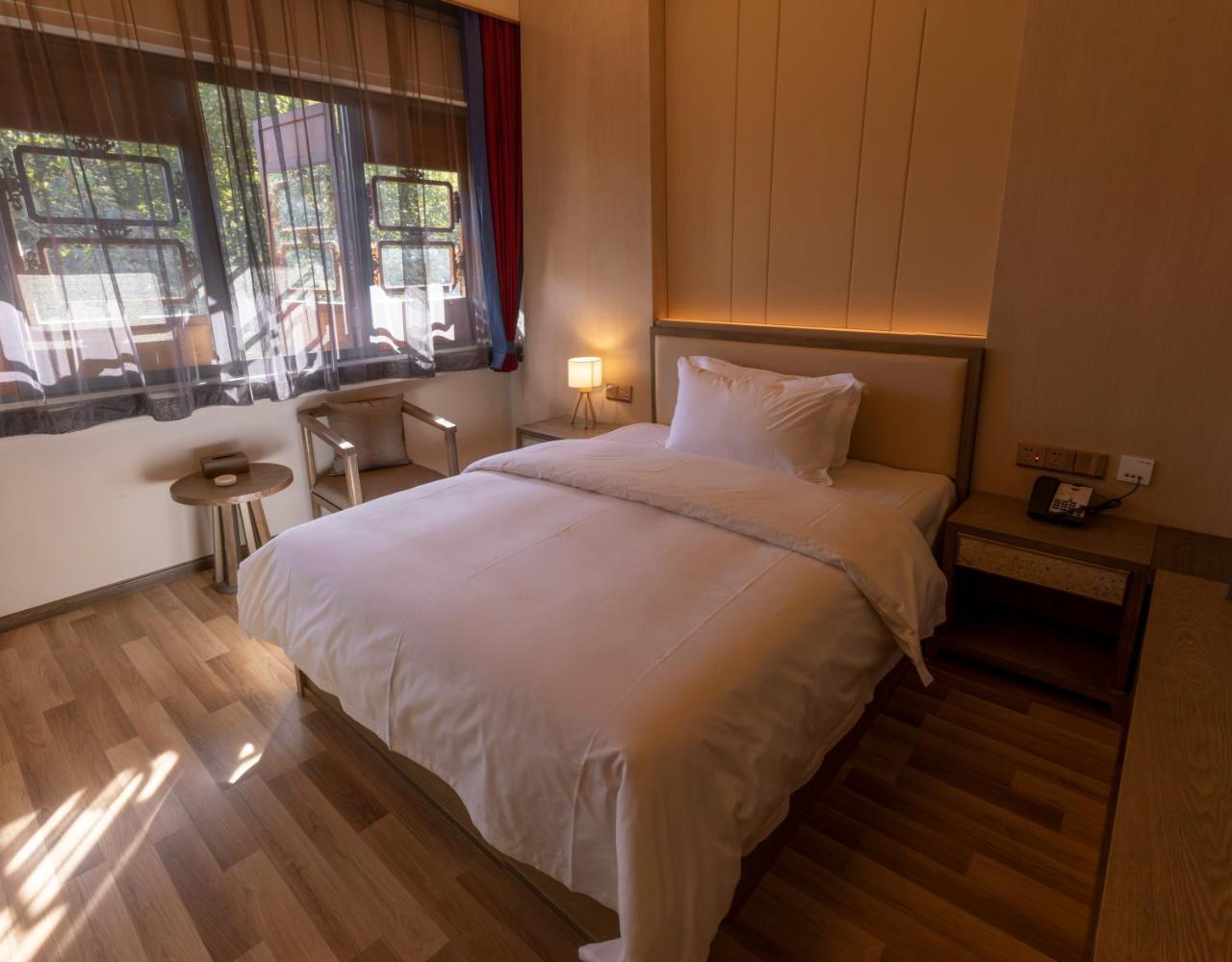 The Hump Hostel 驼峰客栈 Kunming Esterno foto