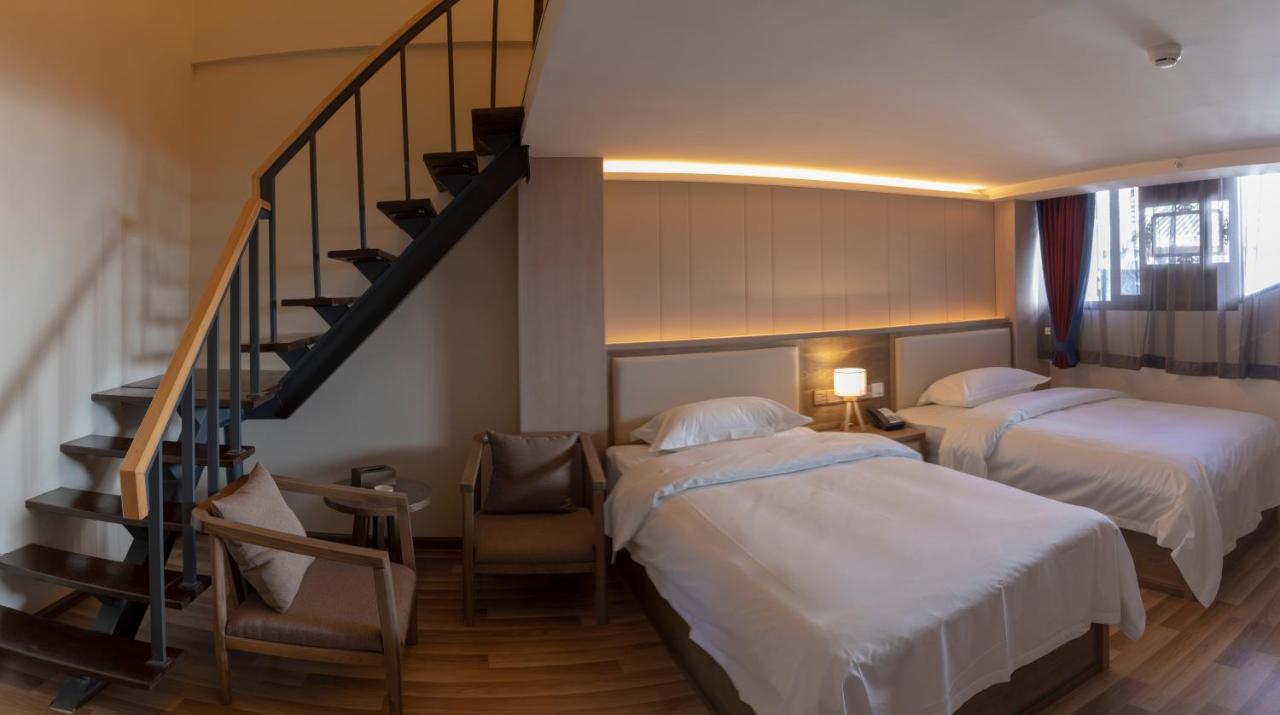 The Hump Hostel 驼峰客栈 Kunming Esterno foto