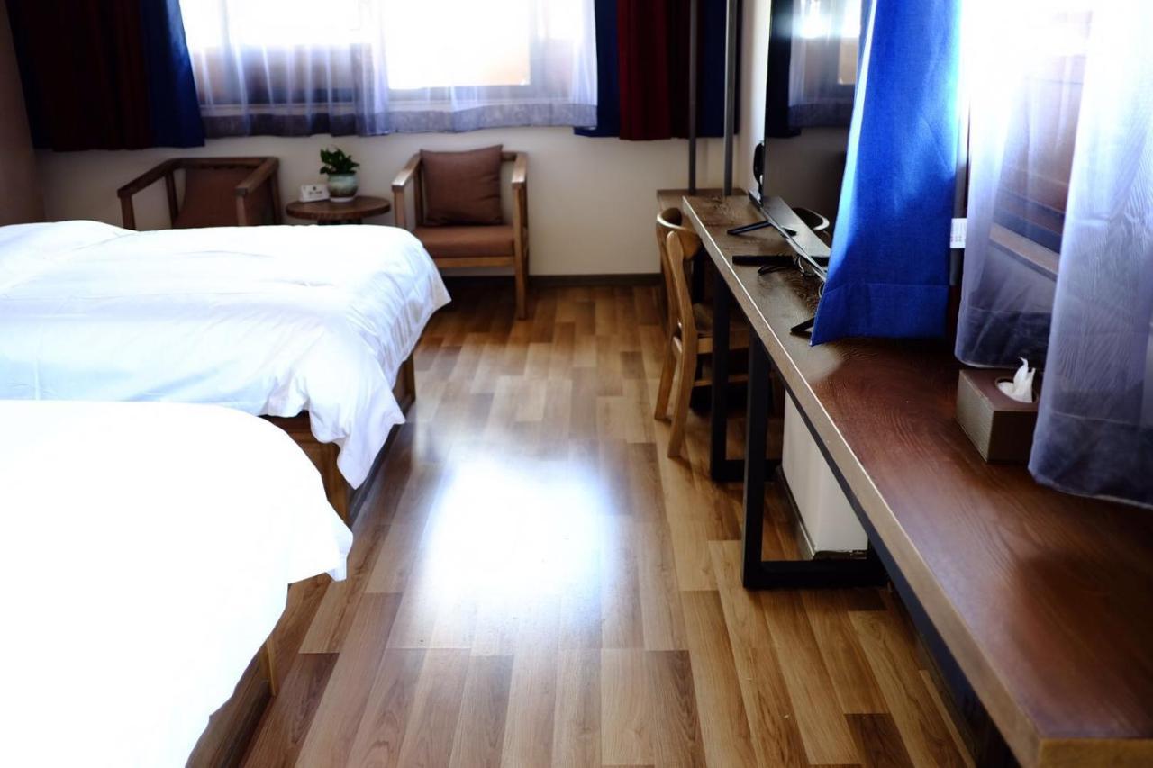 The Hump Hostel 驼峰客栈 Kunming Esterno foto
